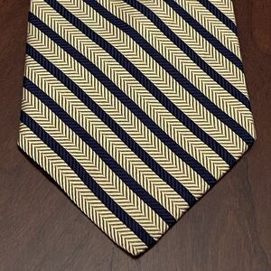 Vintage Brooks Broothers Makers Gold Blue 100% Silk Men’s Neck Tie Made In USA